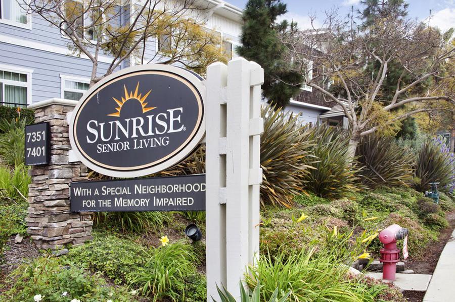 Compare 50 Assisted Living Facilities Near Rossmoor Ca